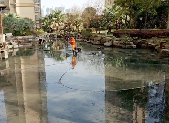 凌云景观池淤泥清理